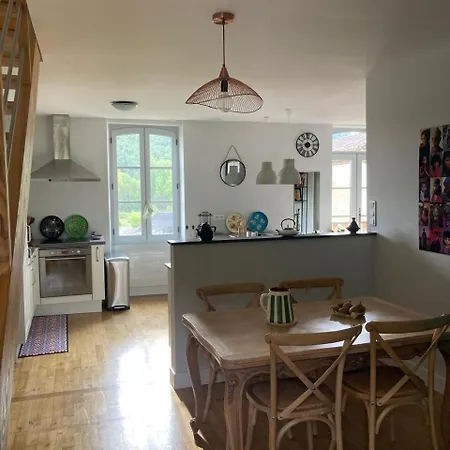 Апартаменты Duplex-au Chateau Ambulant-au Bord De La Dordogne Кастельно-ла-Шапель